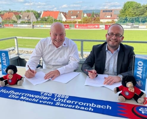 Achim Pfeifer und Geschäftsführer Thorsten Czernik von der "Fritz Präzisionsmaschinen GmbH"