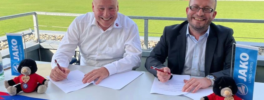 Achim Pfeifer und Geschäftsführer Thorsten Czernik von der "Fritz Präzisionsmaschinen GmbH"