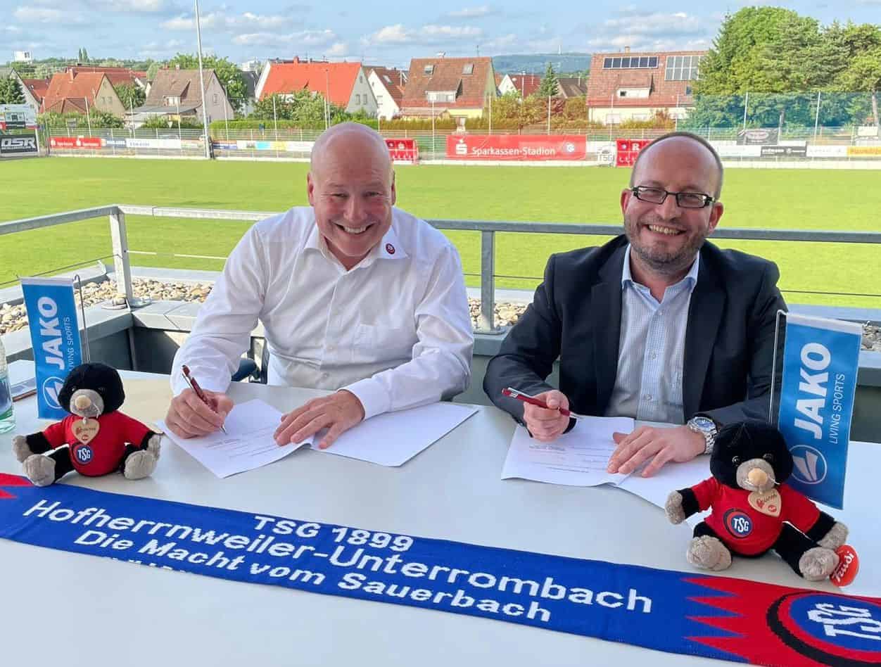 Achim Pfeifer und Geschäftsführer Thorsten Czernik von der "Fritz Präzisionsmaschinen GmbH"